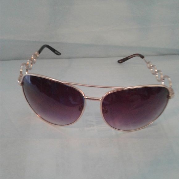 💜 Daisy Fuentes Purple & Goldtone Sunglasses 💜 - Picture 5 of 8